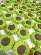 Load image into Gallery viewer, Keto Shamrock Mint Buttons, Mint Cookies Chocolate Center - Gluten Free, Sugar Free, Low Carb, Keto &amp; Diabetic Friendly
